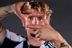 萨拉赫社媒晒和埃及国家队队友看电视：文艺片